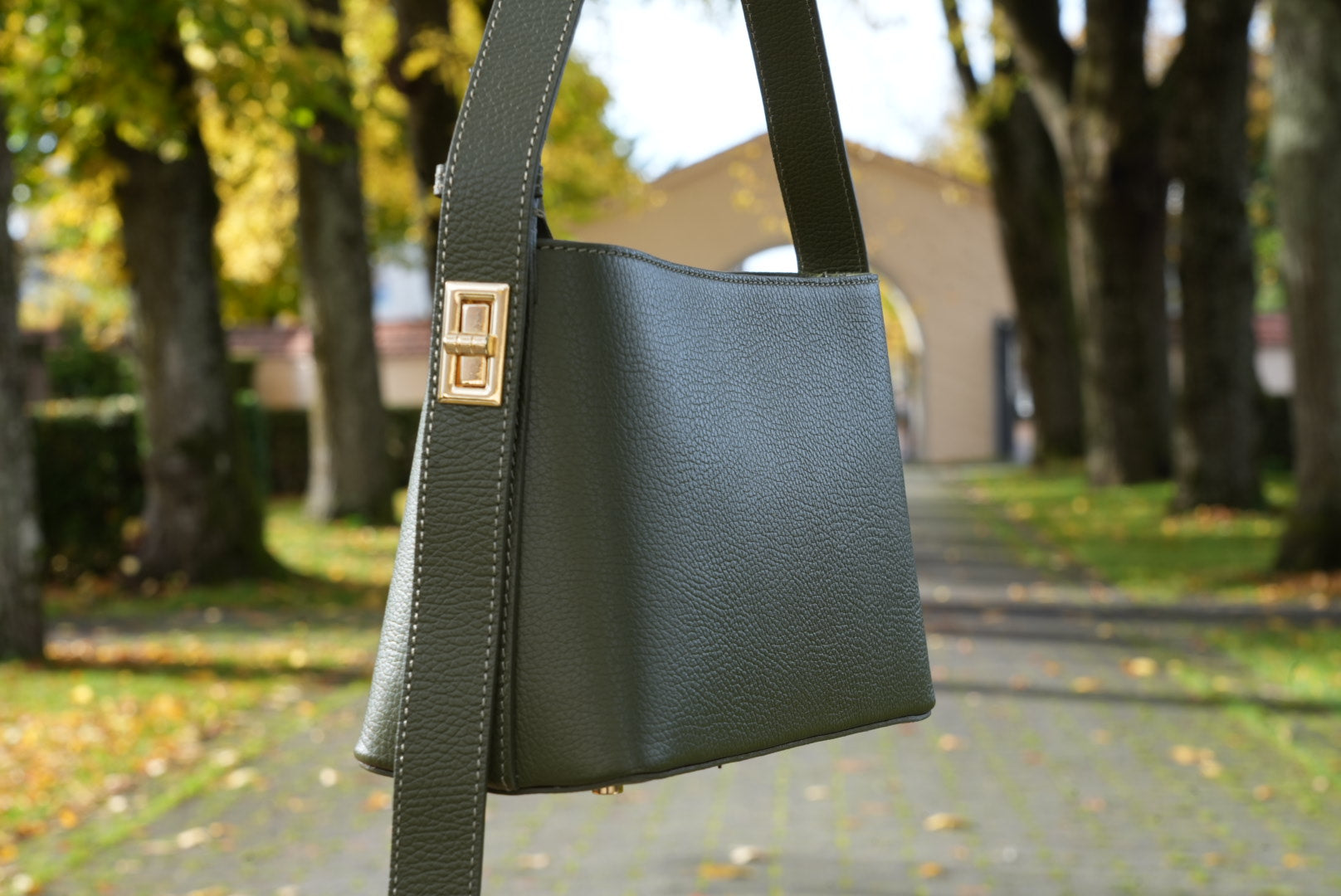 The AURELIA Mini Tote – Black Edition