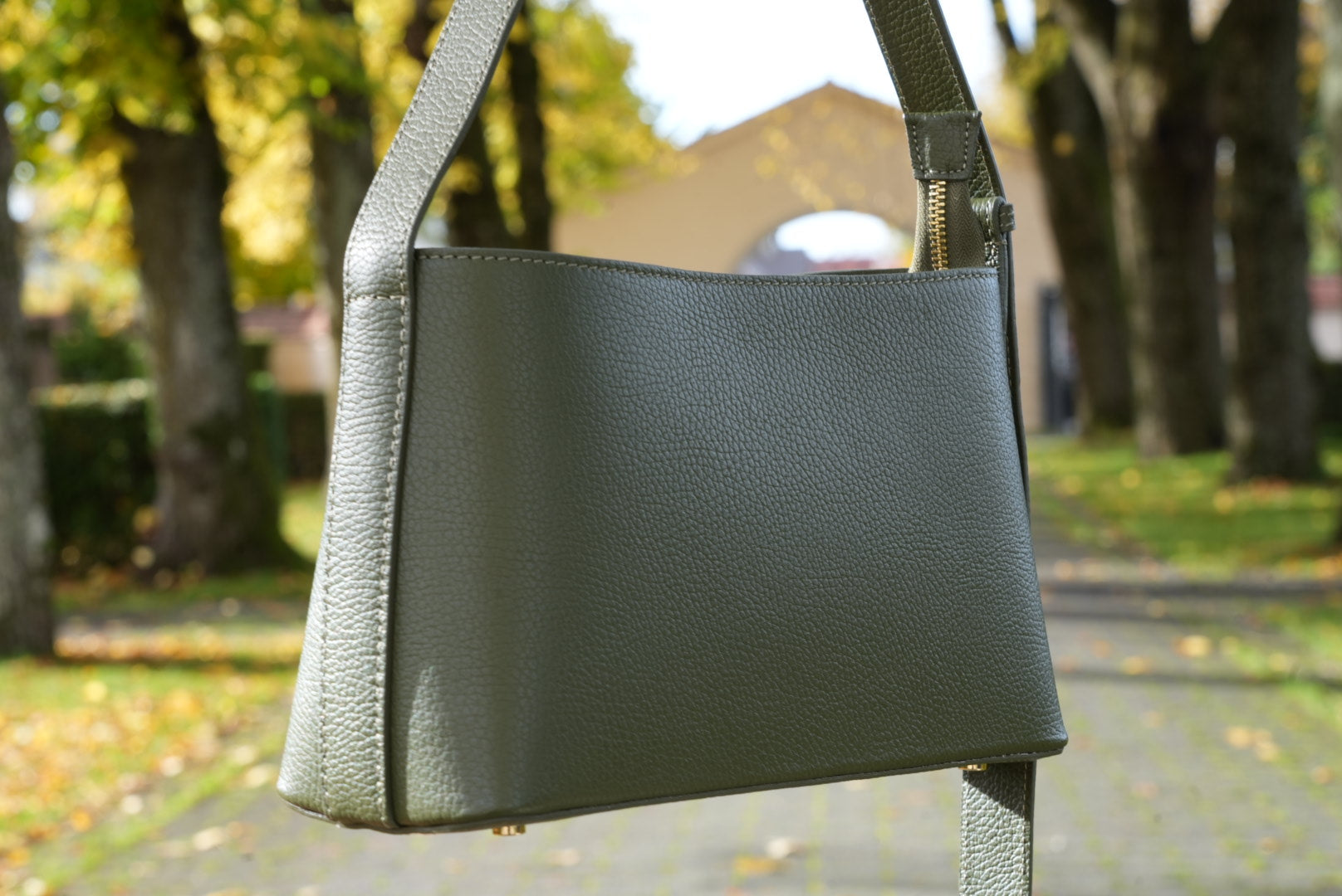 The AURELIA Mini Tote – Black Edition